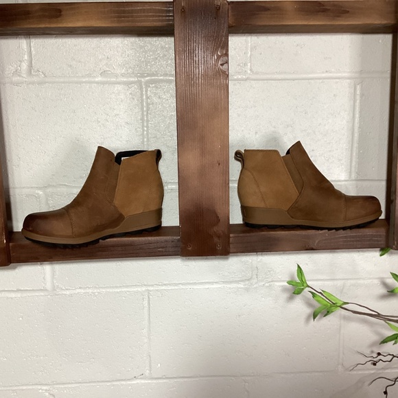 Sorel Joan Chelsea | Boots | Size 8 | Tan | Excellent Like New - Picture 2 of 3